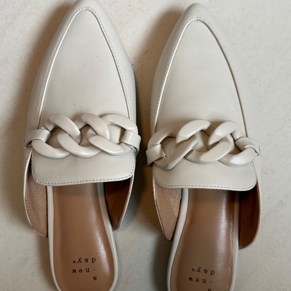 🤍 ⛓️ TARGET A New Day - Cream/White Slip-On Loafer Mule Size 7 - like new⛓️🤍 - Picture 2 of 3